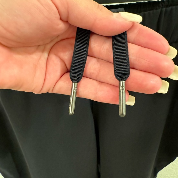 Lululemon On The Fly Pant *Woven 27" - Picture 4 of 9
